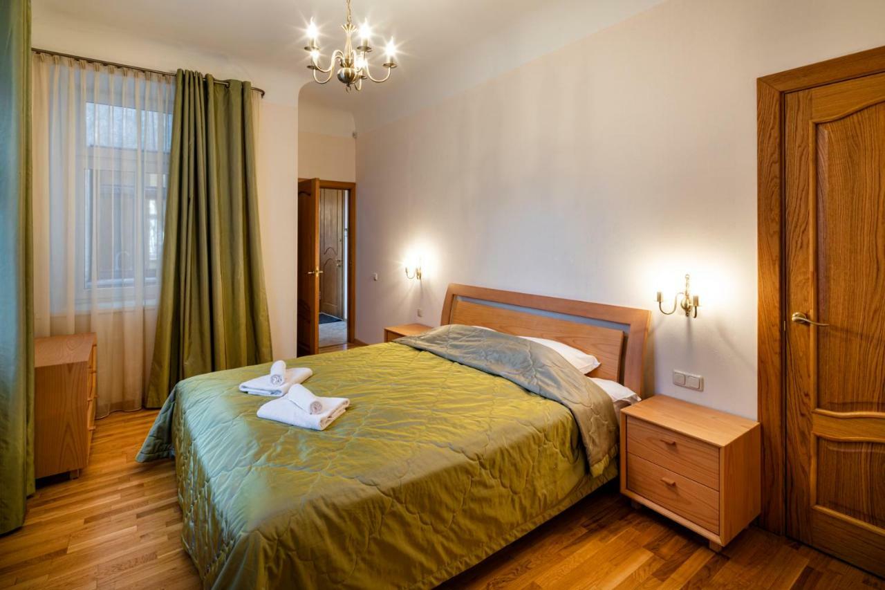 Dzirnavu Street Apartment In City Center Riga Exterior photo