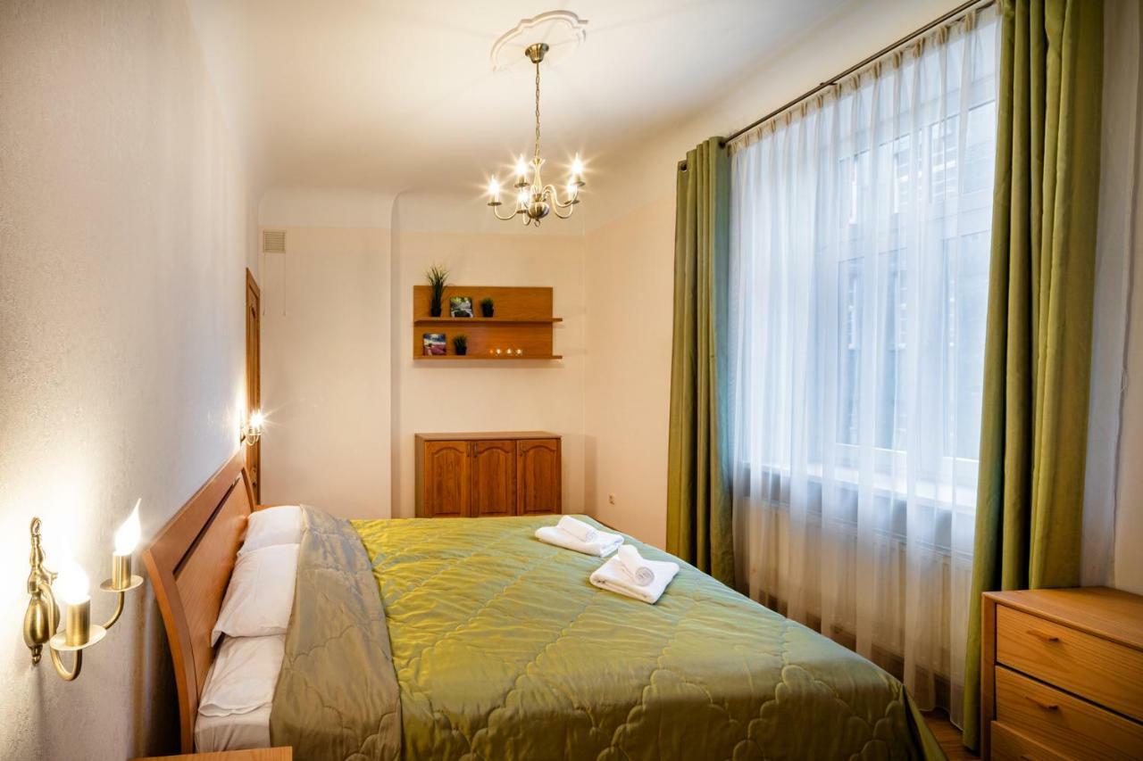 Dzirnavu Street Apartment In City Center Riga Exterior photo